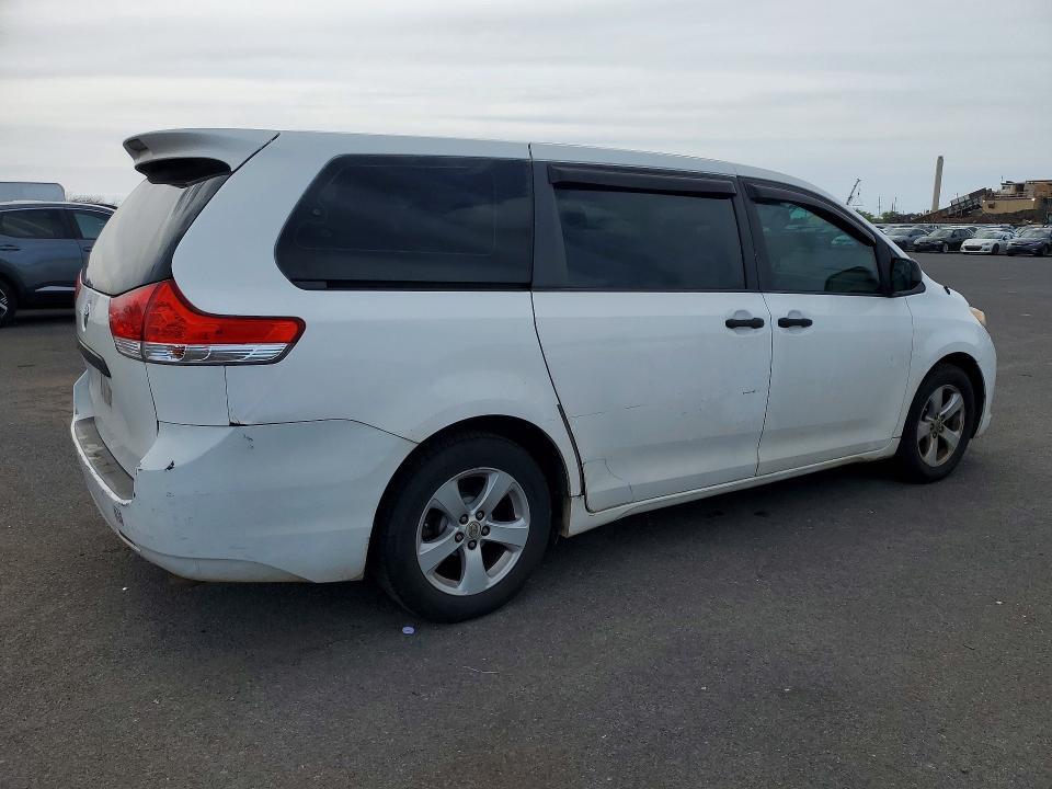 2013 Toyota Sienna l 7-passenger