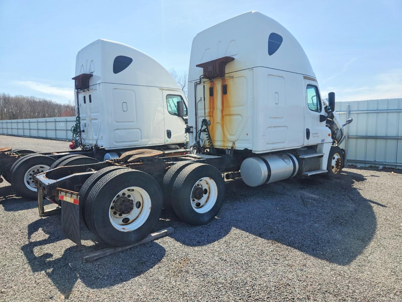 2015 Freightliner Cascadia 125 Semi Truck