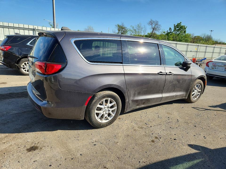 2023 Chrysler Voyager lx