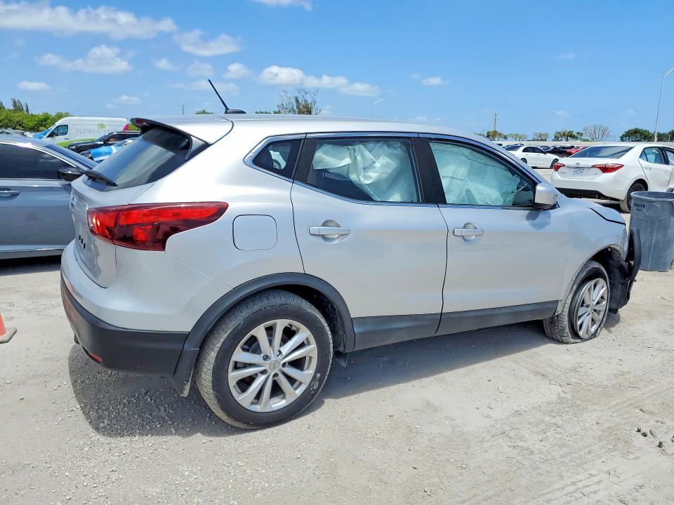 2017 Nissan Rogue Sport s