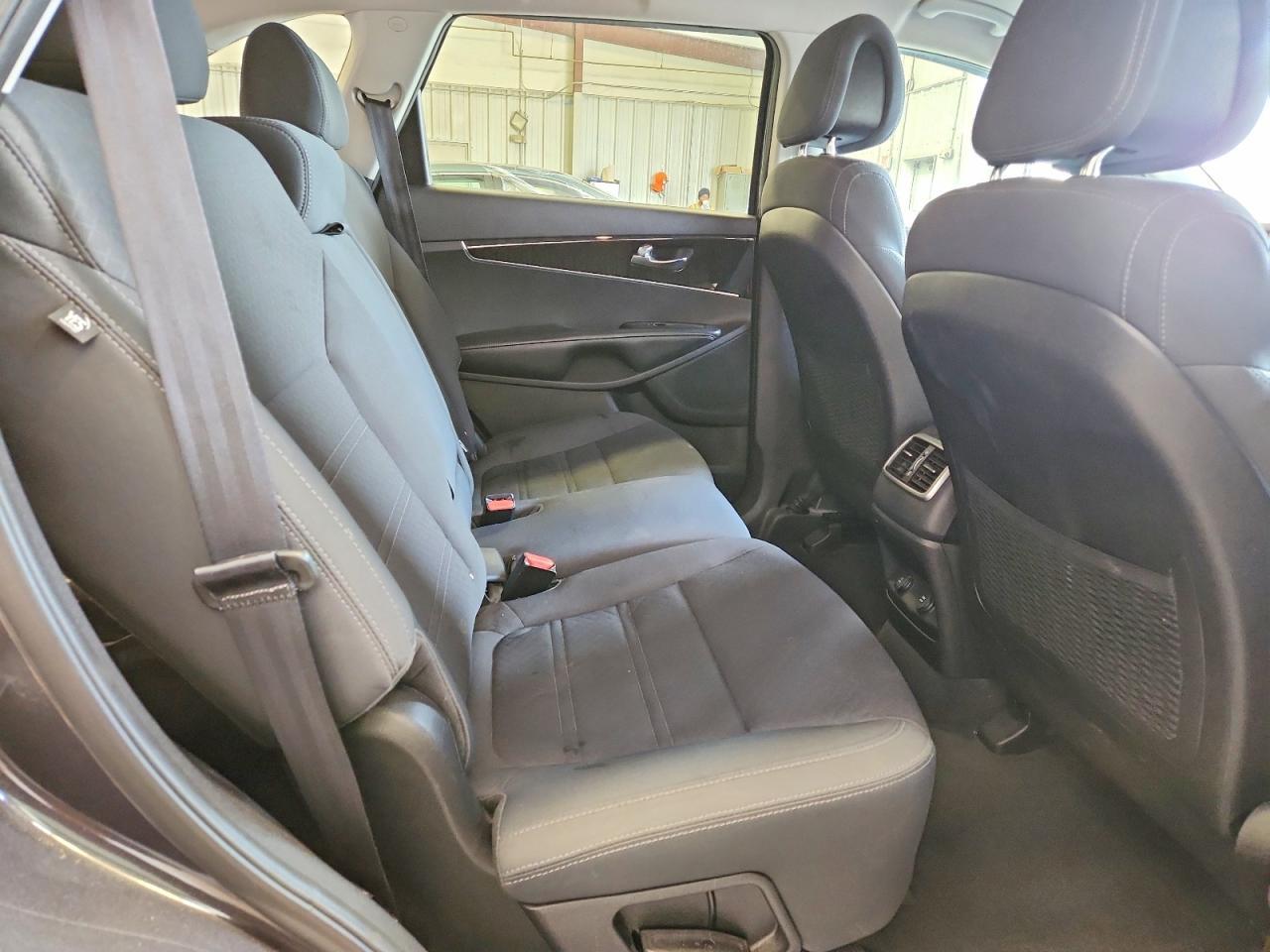 2016 KIA Sorento lx V6