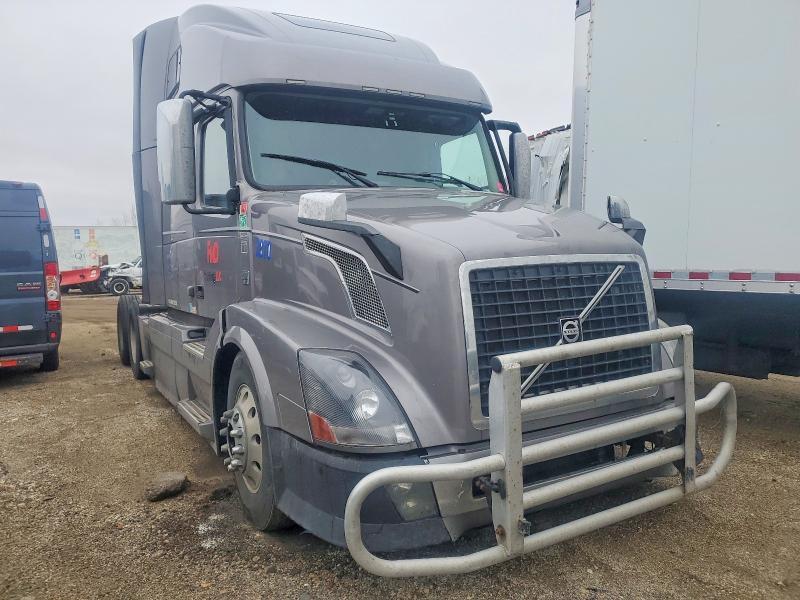2014 Volvo VNL Semi Truck