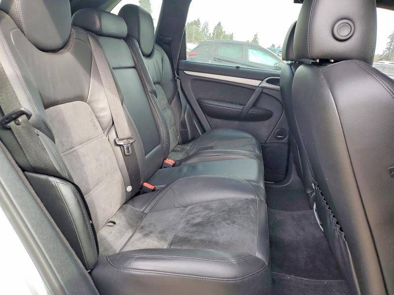 2010 Porsche Cayenne gts