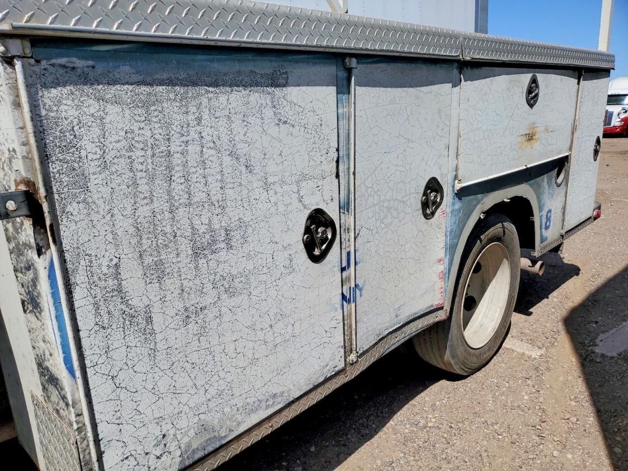 2004 Isuzu NPR Utility / Service Truck
