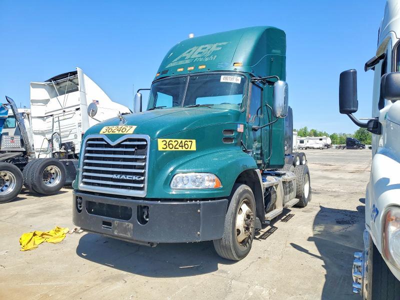 2017 Mack CXU612 Semi Truck