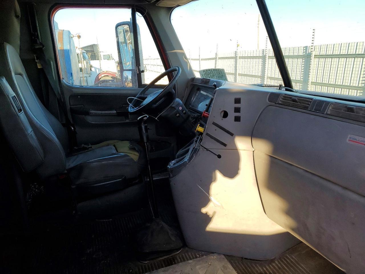 2007 Freightliner Columbia 120 Semi Truck