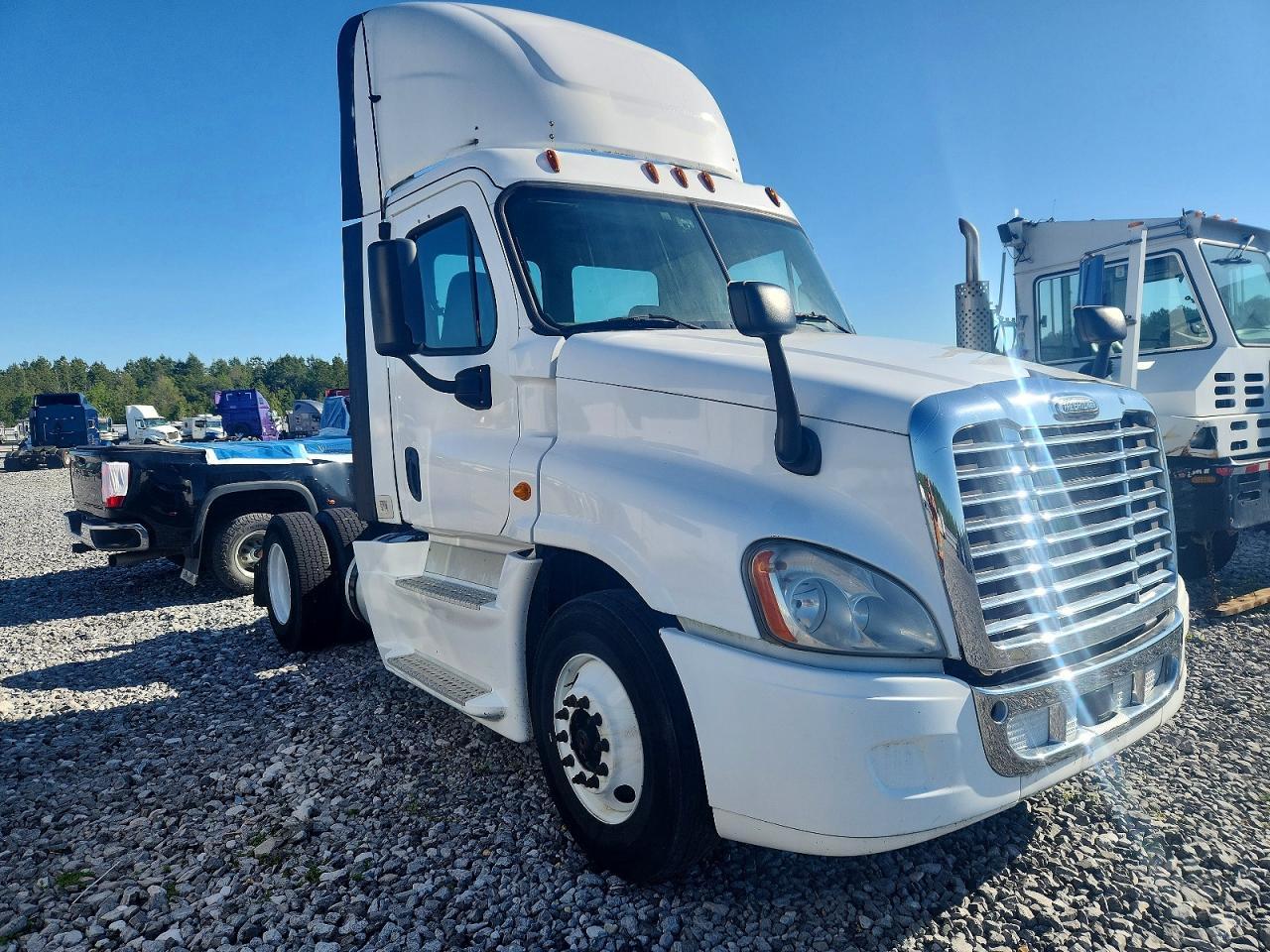 2014 Freightliner Cascadia Semi Truck