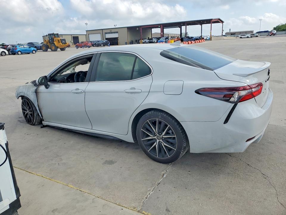 2022 Toyota Camry se