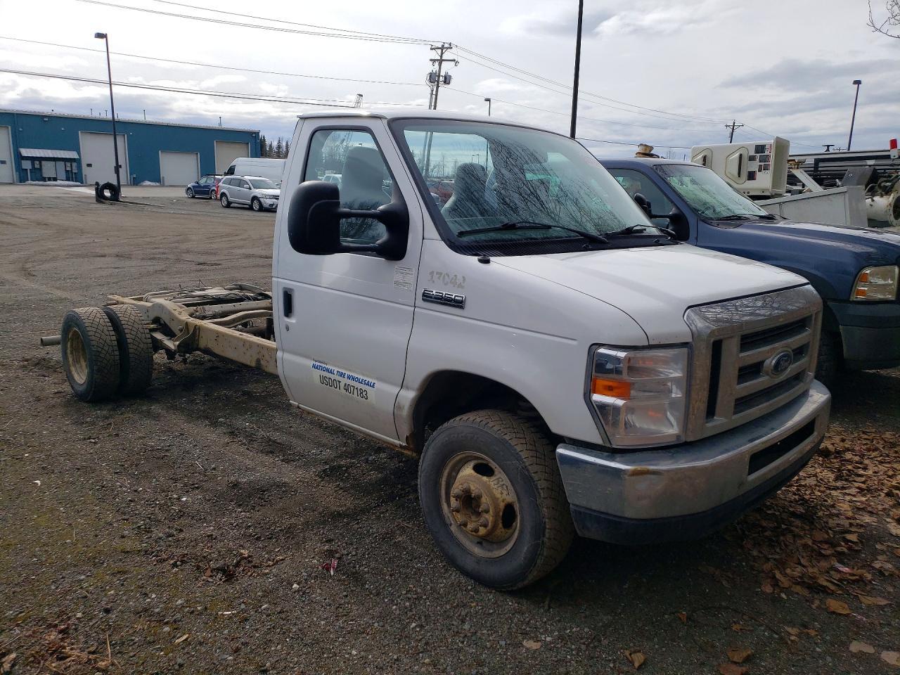 2017 Ford Econoline E350 Super Duty Cutaway Van