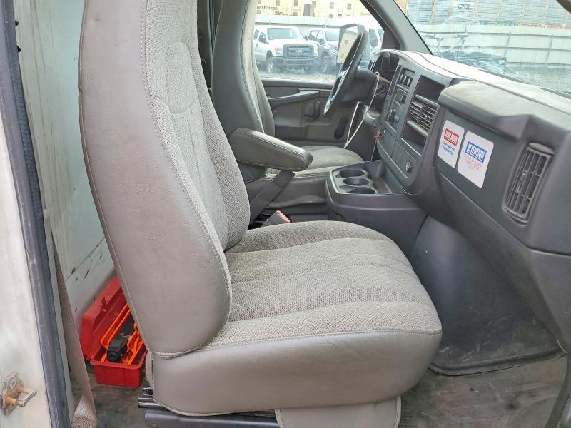 2013 Chevrolet Express box Truck