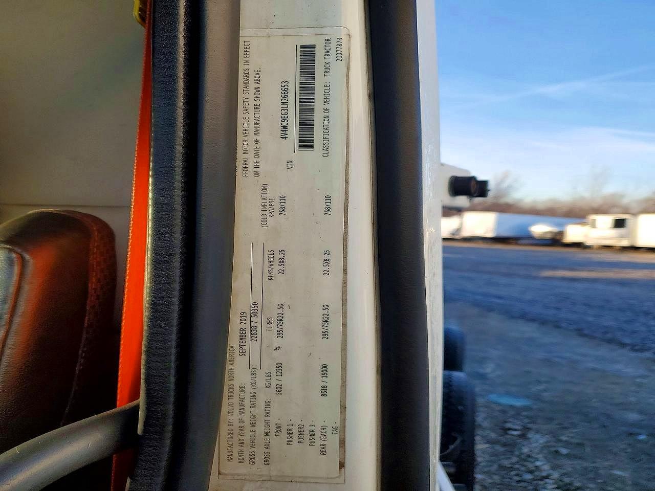 2020 Volv O VNR Semi Truck