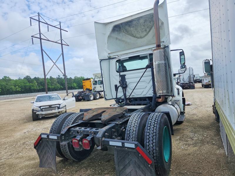2011 International 8600 Semi Truck