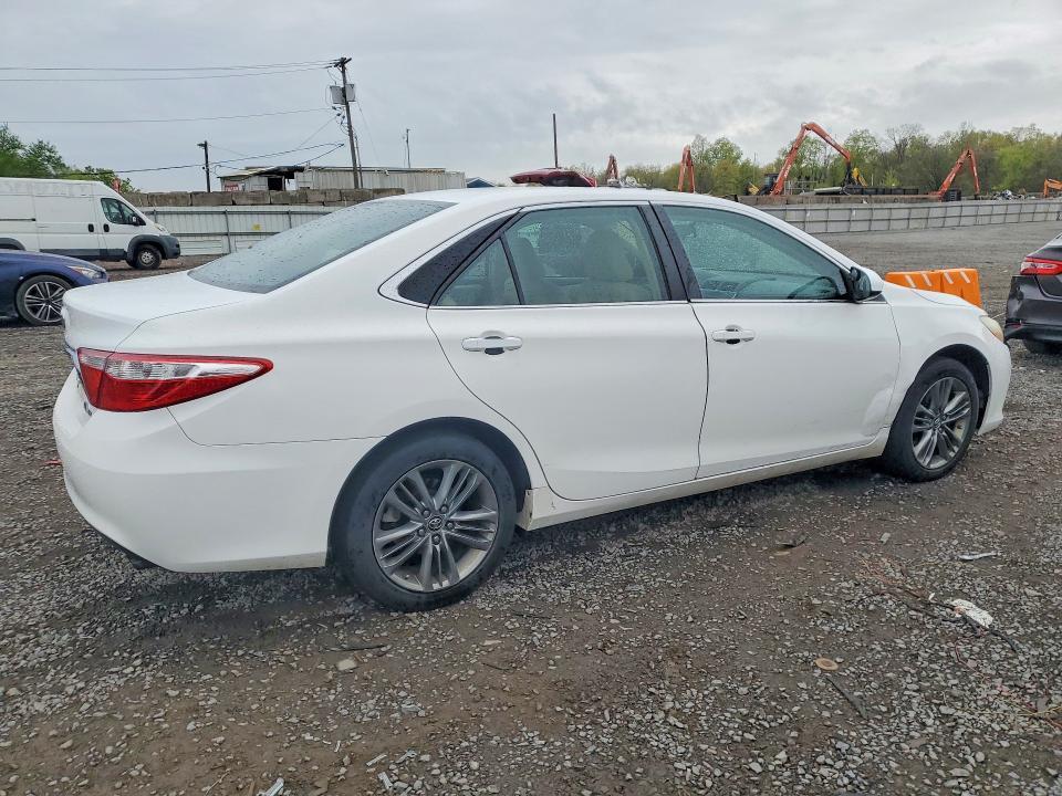 2017 Toyota Camry Hybrid le