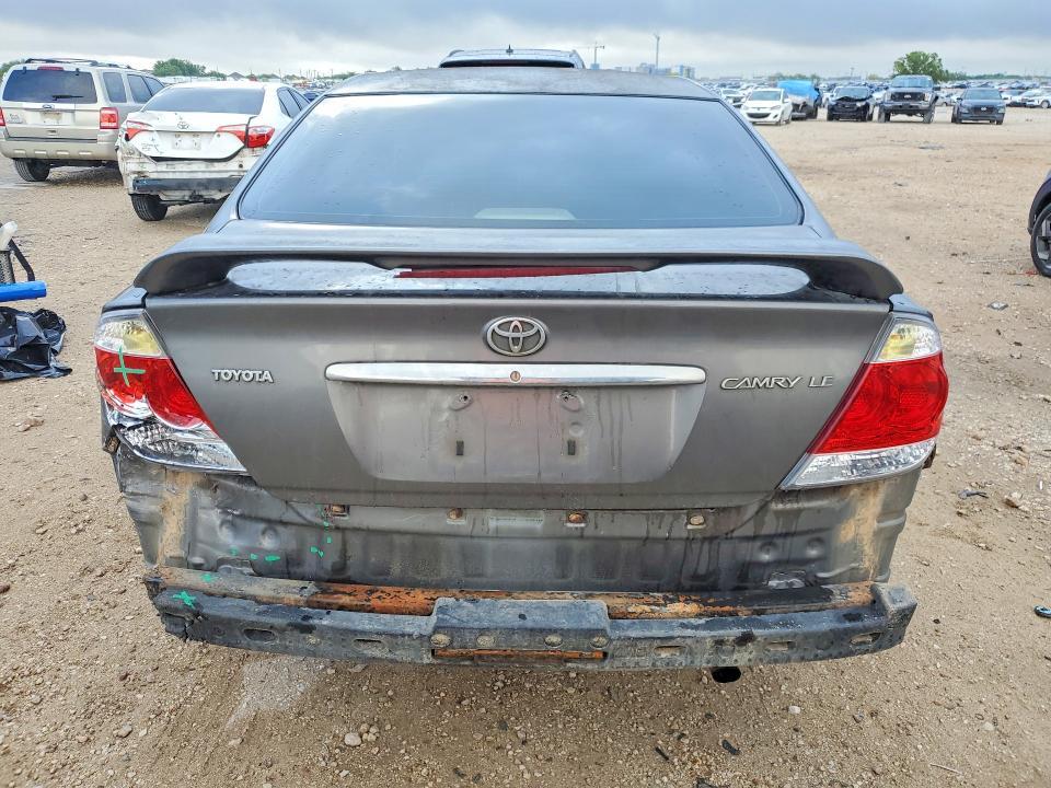 2005 Toyota Camry le