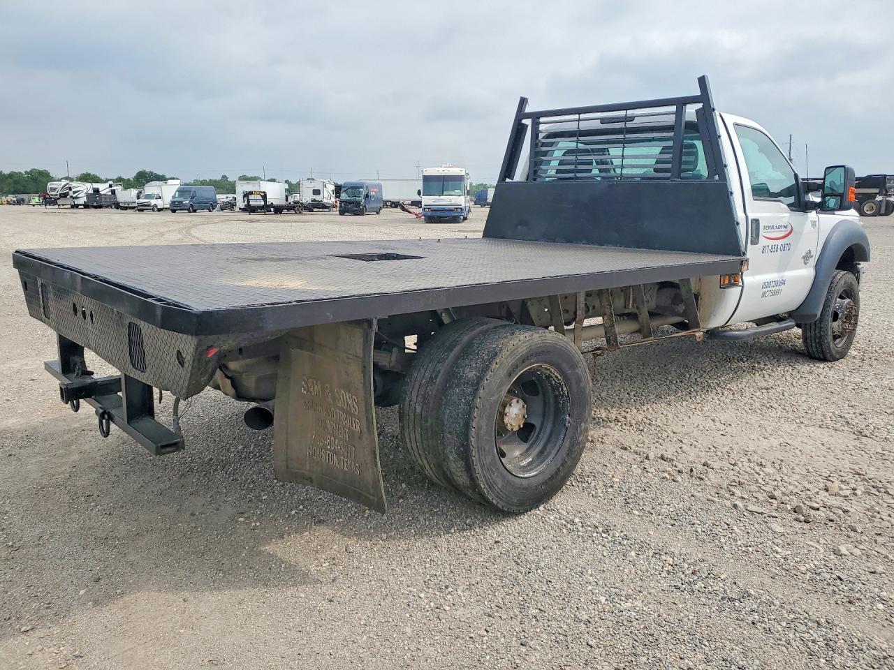 2016 Ford F550 Super Duty Flatbed Truck