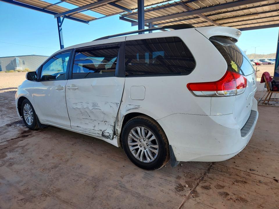 2011 Toyota Sienna le