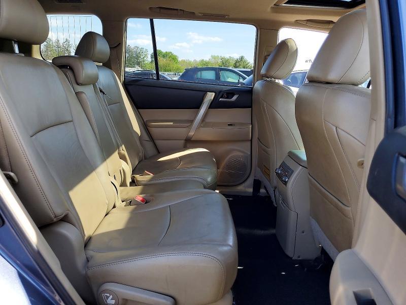 2012 Toyota Highlander se