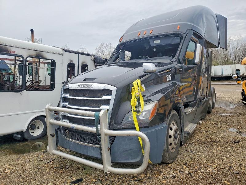 2020 Freigliner Cascadia 126