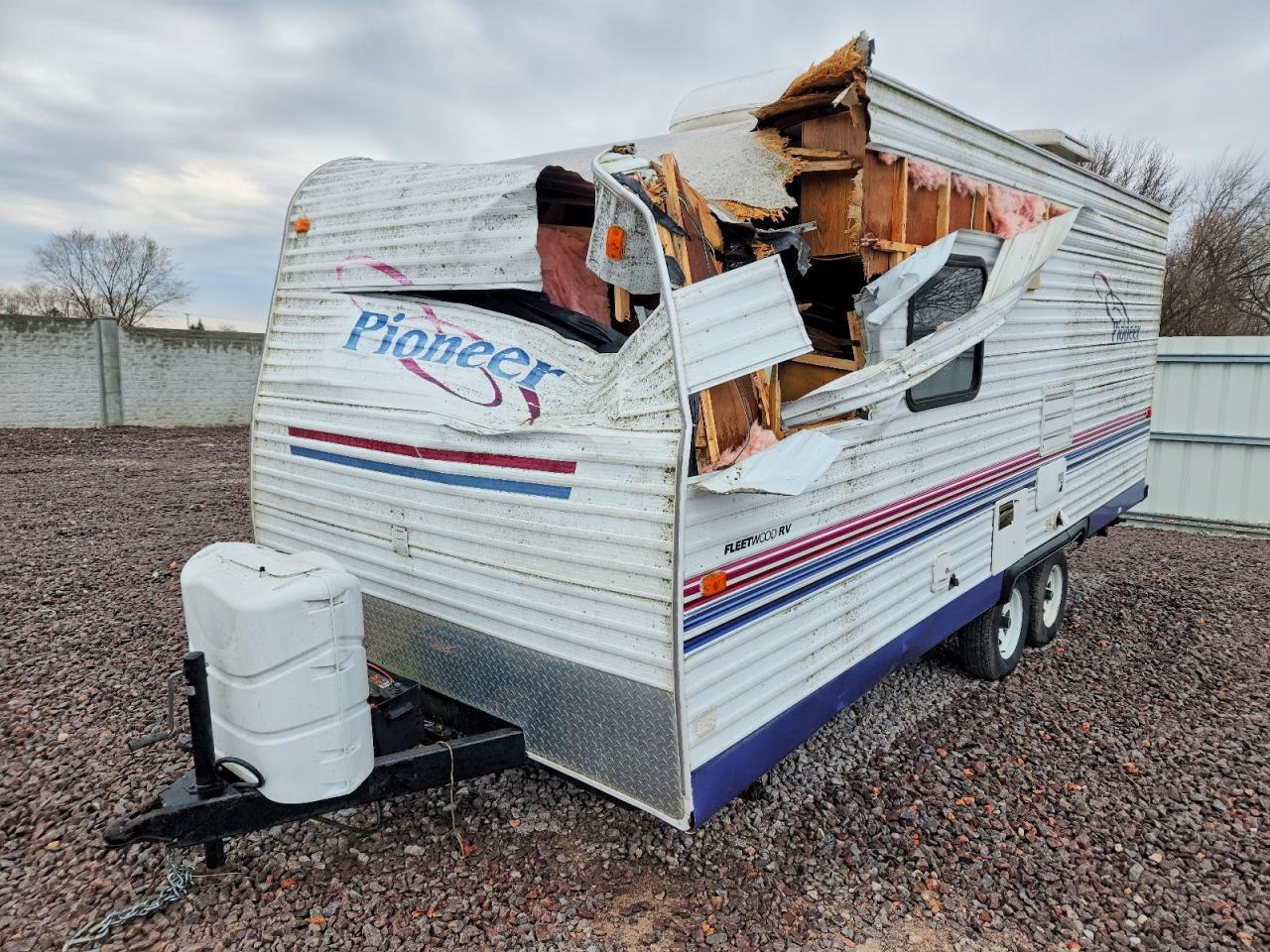 2004 Pioneer 2004 Fleetwood Pioneer Camper