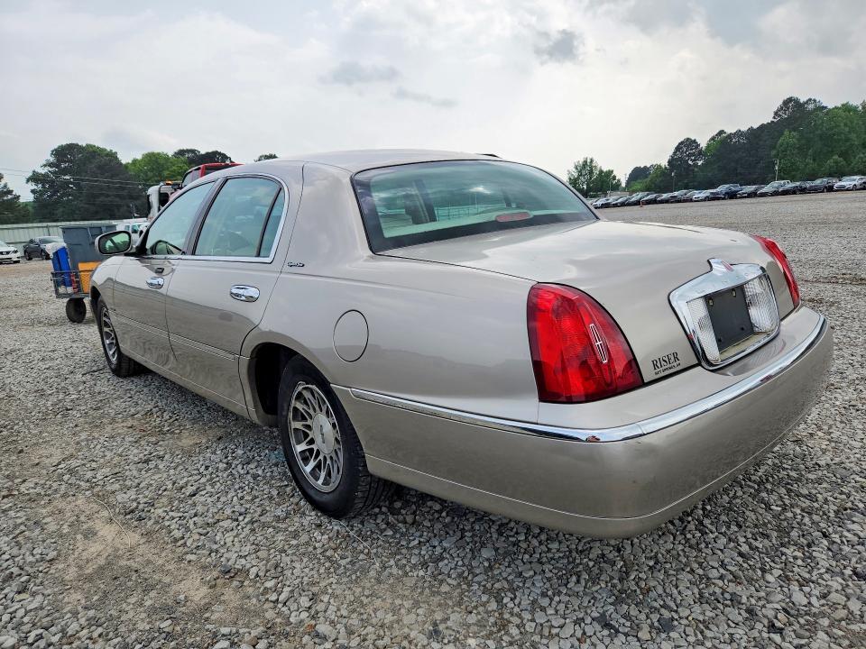 2002 Lincoln Town car Signature