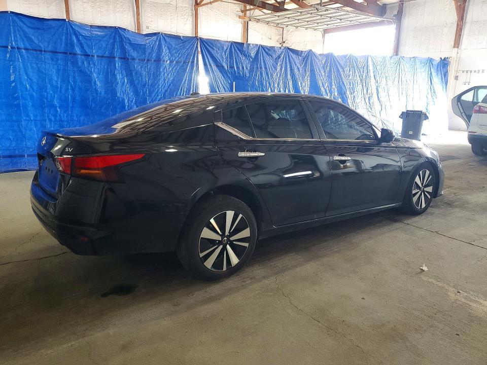 2021 Nissan Altima sv