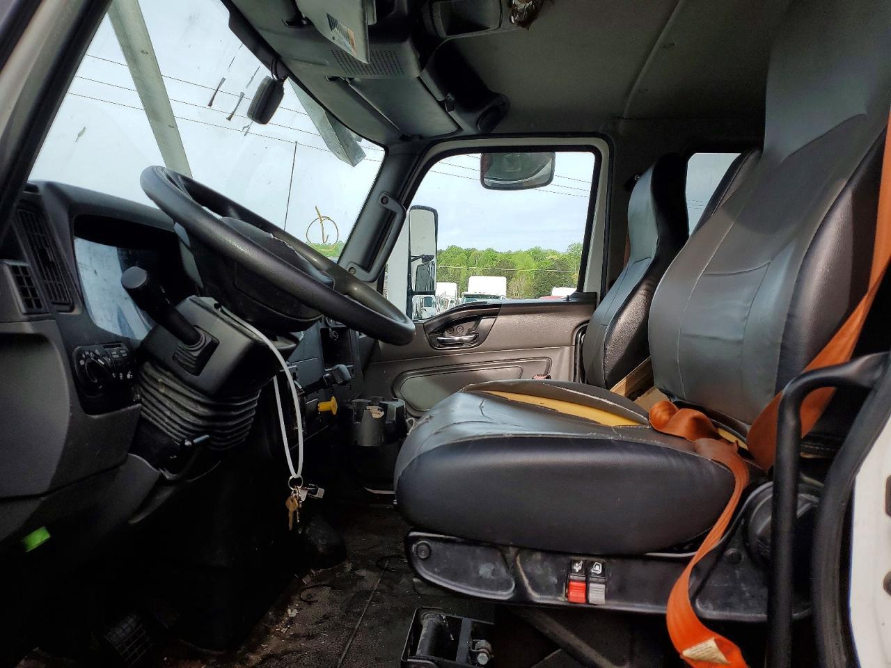 2022 International MV607 BOX Truck