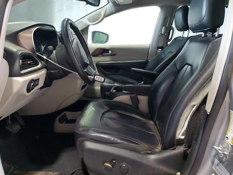 2017 Chrysler Pacifica Touring l