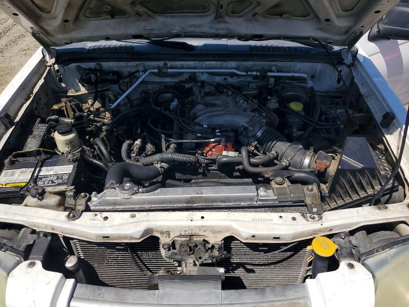 2004 Nissan Frontier Crew Cab XE V6