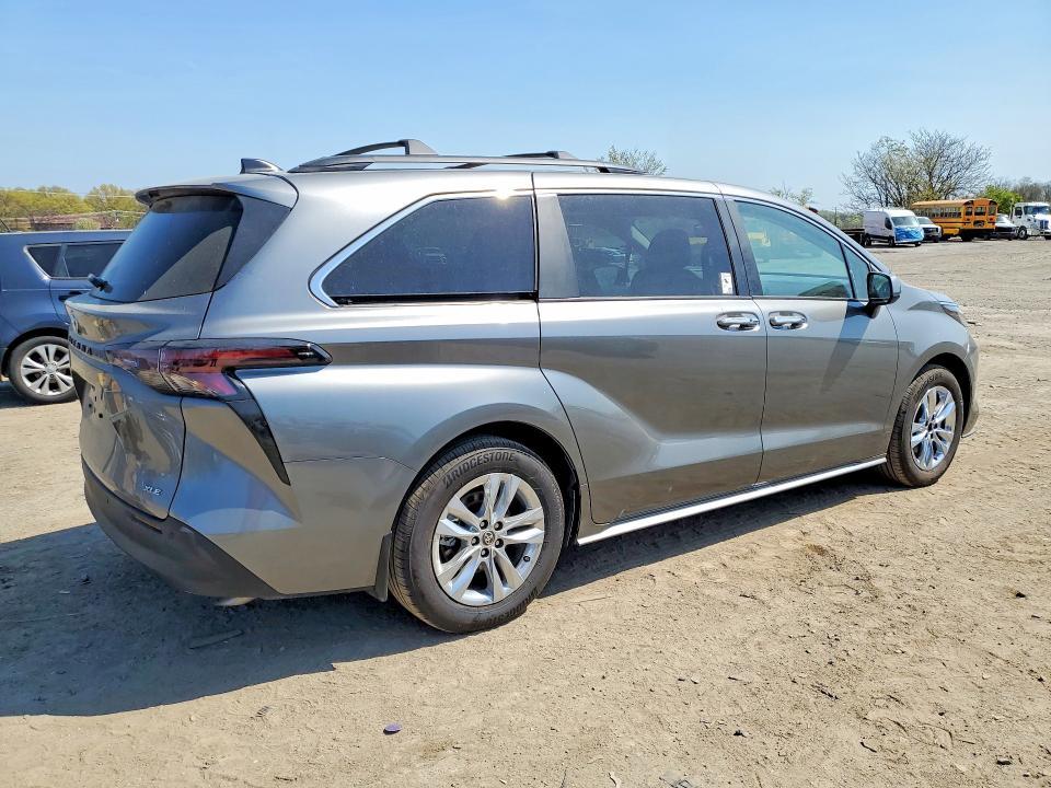 2026 Toyota Sienna xle 7-passenger
