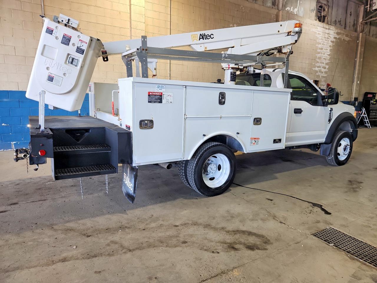2017 Ford F450 Super Duty Bucket Truck