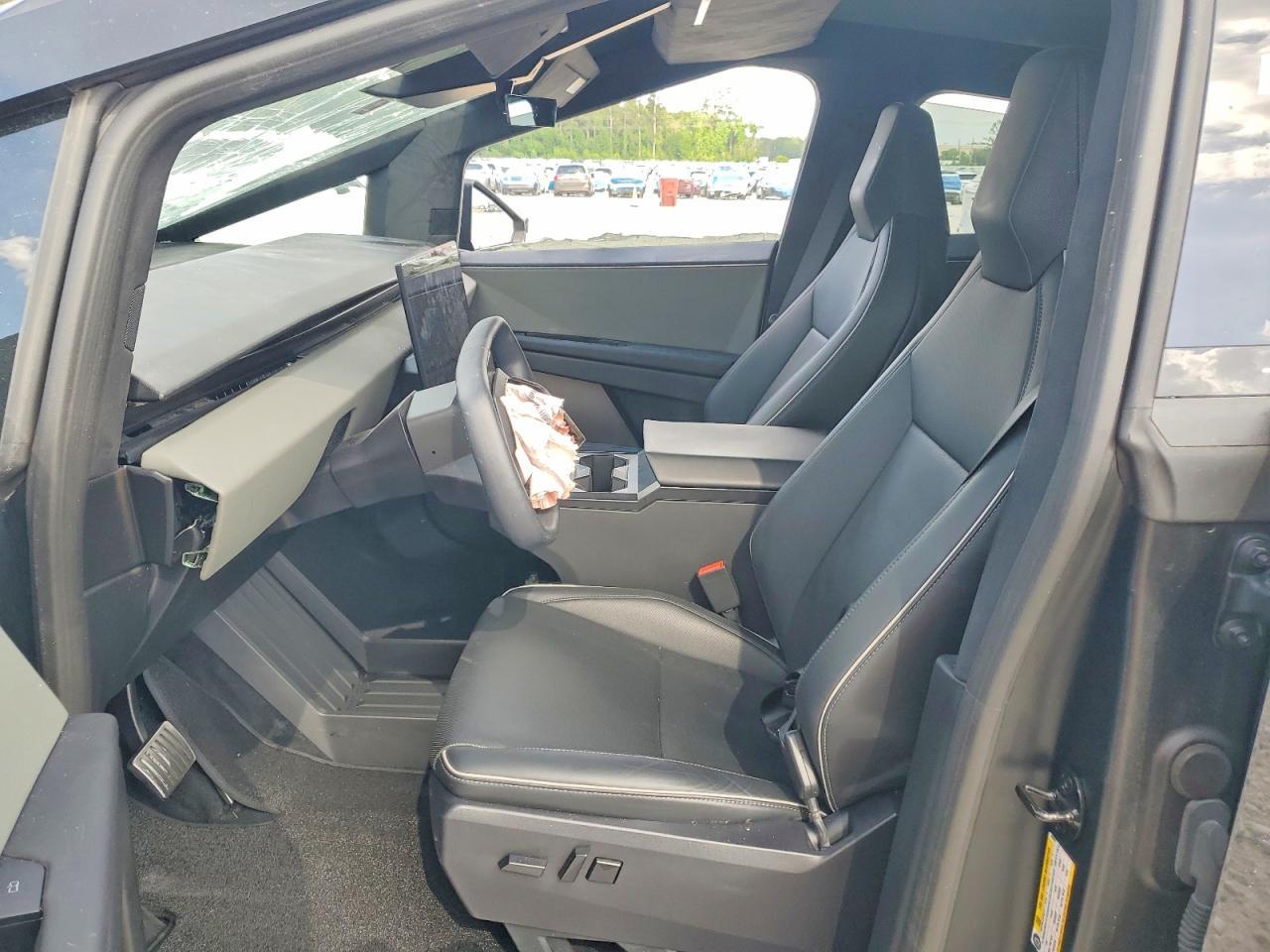 2025 Tesla Cybertruck