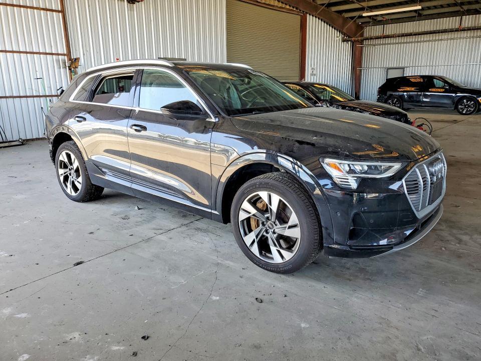 2022 Audi E-tron Premium Plus