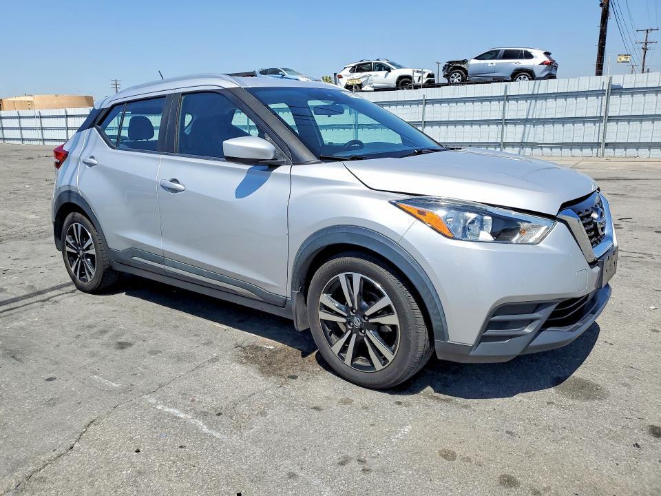 2020 Nissan Kicks sv
