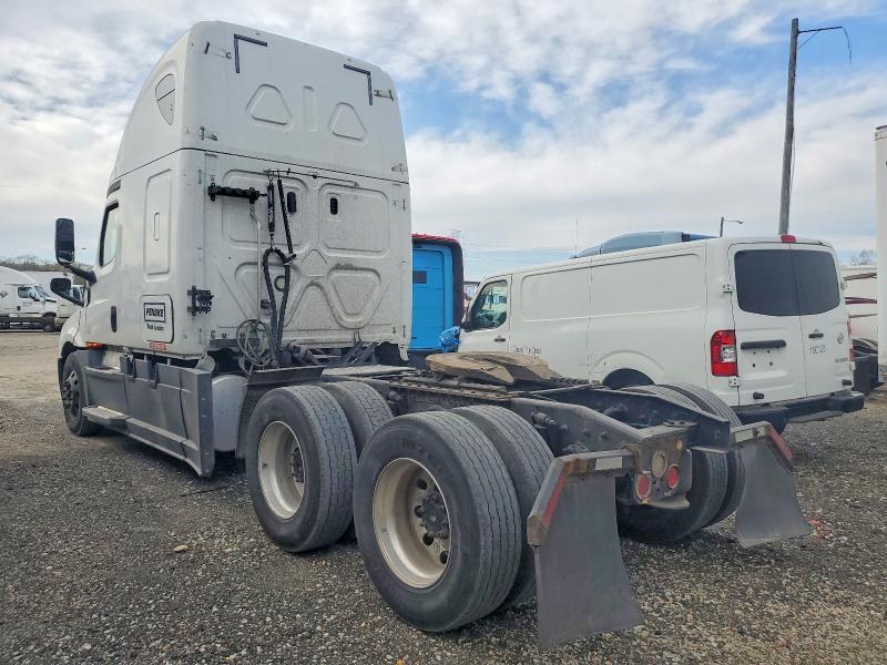2020 Freigliner 2020 Freightliner Cascadia 126 Semi Truck