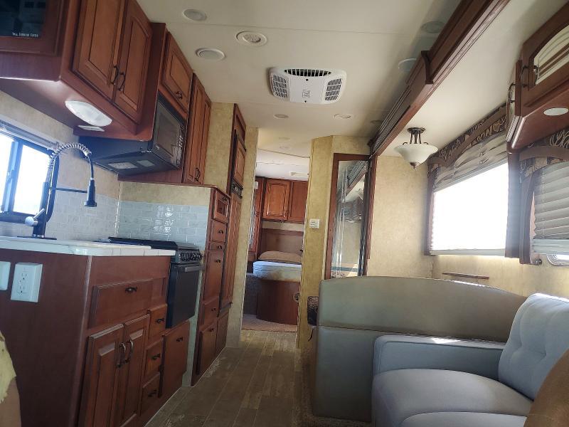 2010 Ford 2011 Ford Econoline E450 Super Duty Cutaway Van