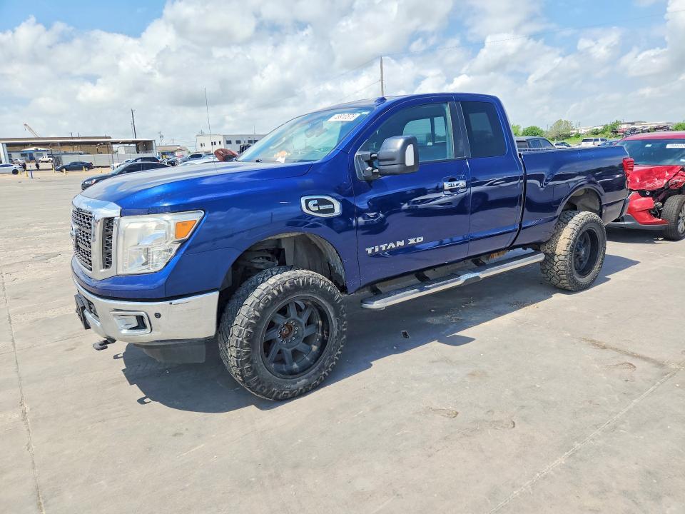 2017 Nissan Titan xd sv