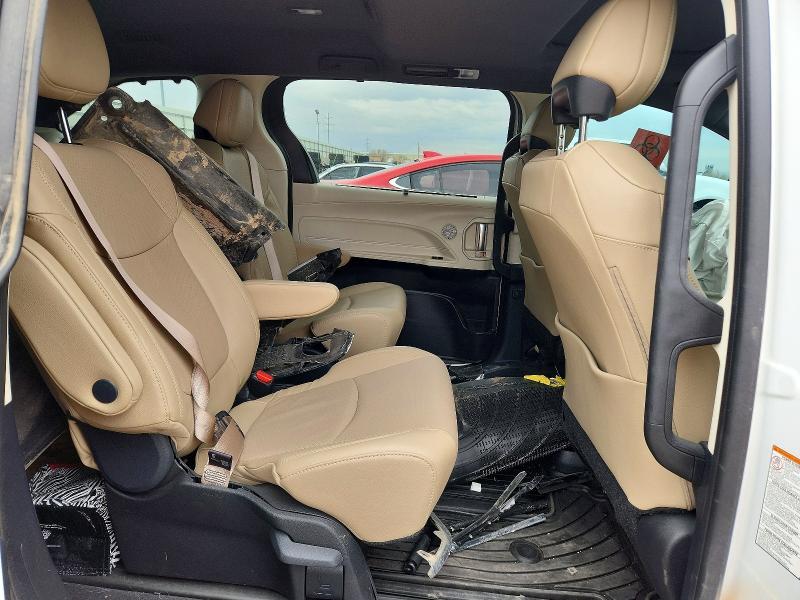 2024 Toyota Sienna Limited 7-passenger