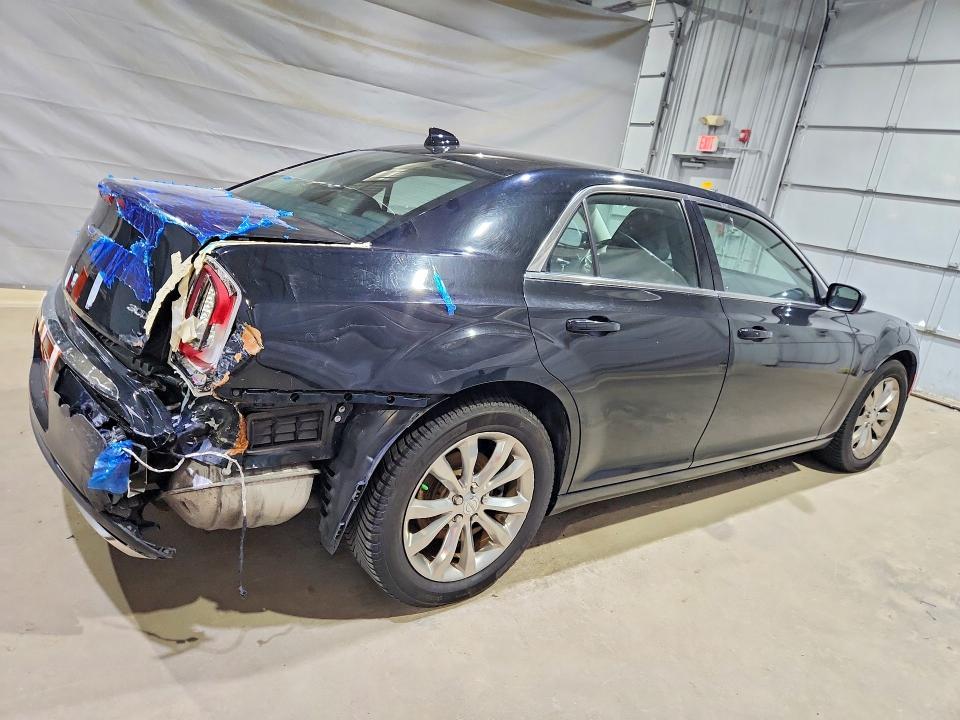 2018 Chrysler 300 Touring