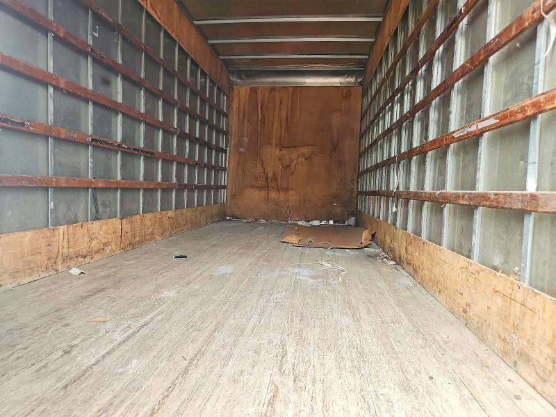 2002 Nissan Diesel UD1800 BOX Truck