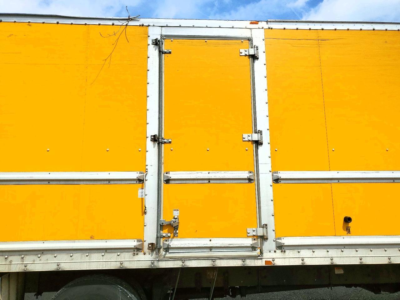 2013 Freigliner 2013 Freightliner Business Class M2 BOX Truck