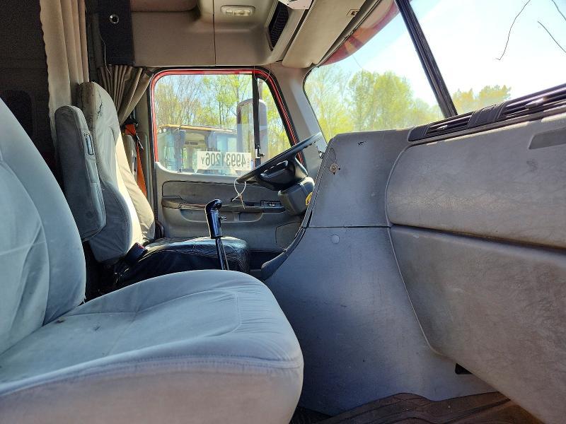 2007 Freigliner 2007 Freightliner Columbia 120 Semi Truck