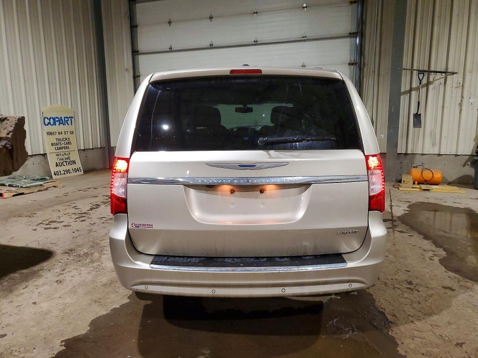 2016 Chrysler Town & Country Limited Platinum
