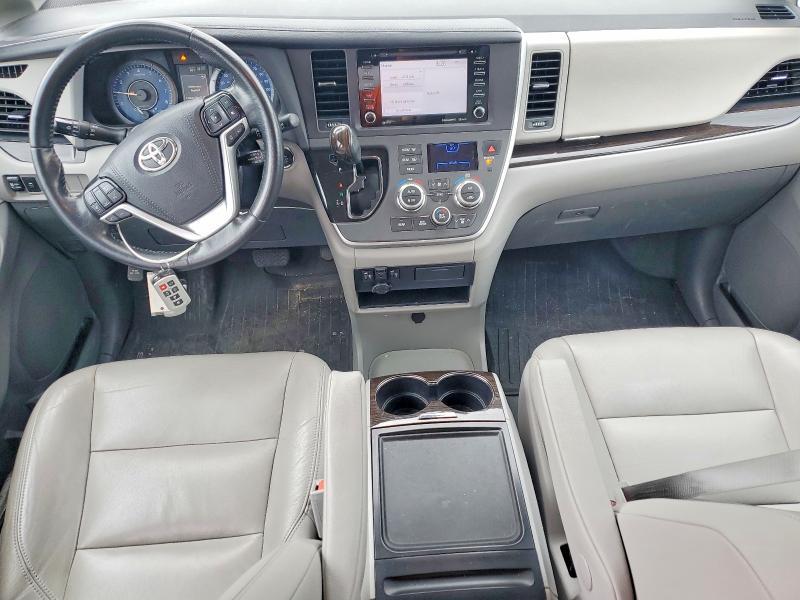 2020 Toyota Sienna xle 8-passenger