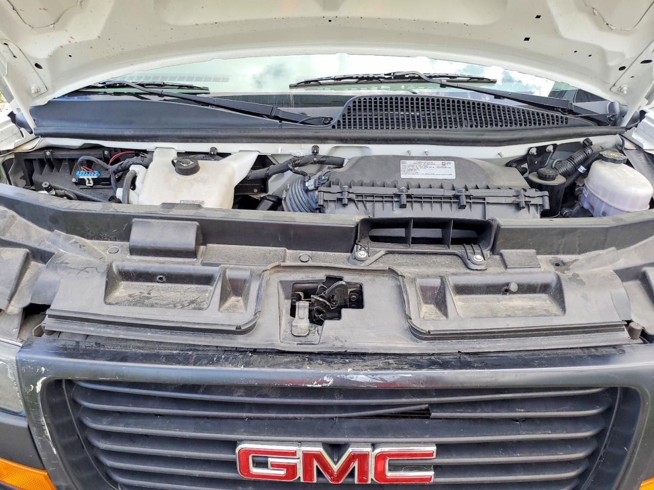 2021 GMC Savana BOX Truck
