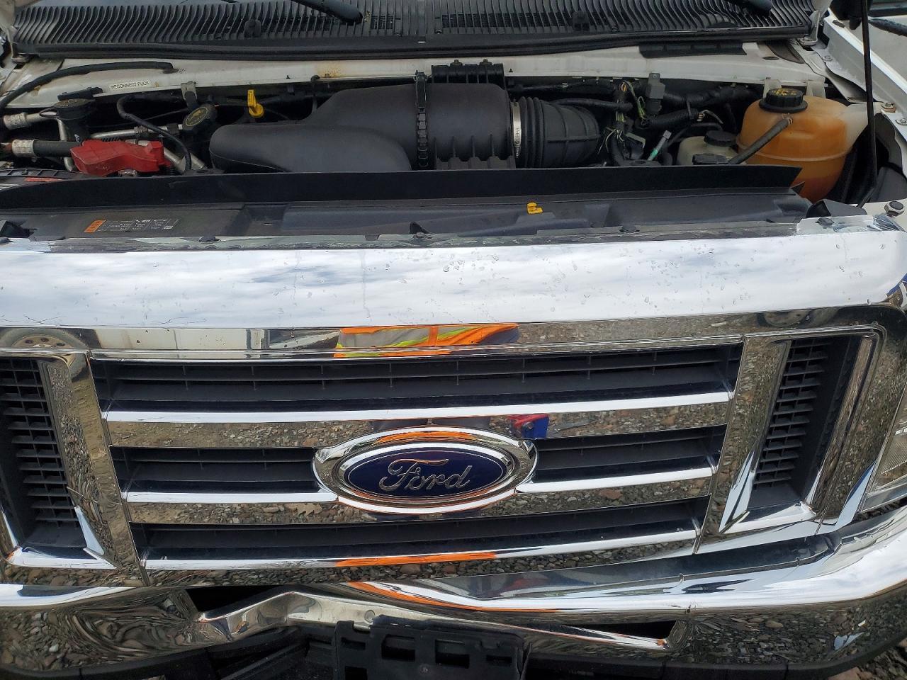 2017 Ford Econoline E350 Super Duty Cutaway Van