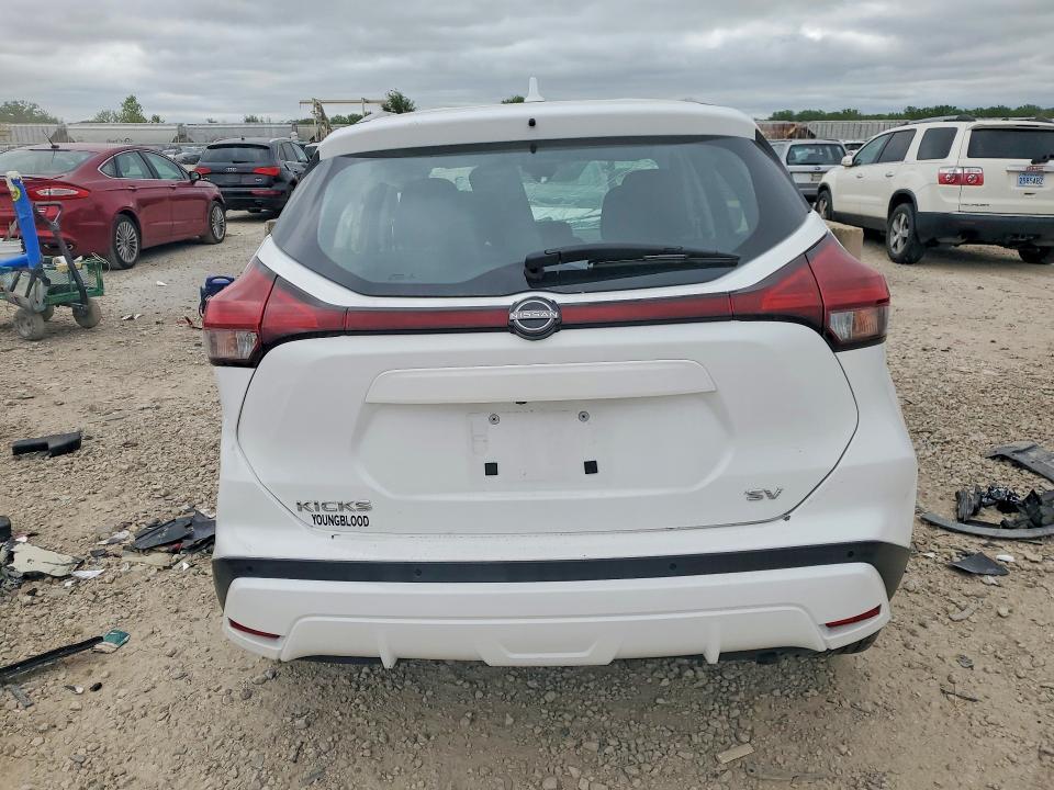 2022 Nissan Kicks sv