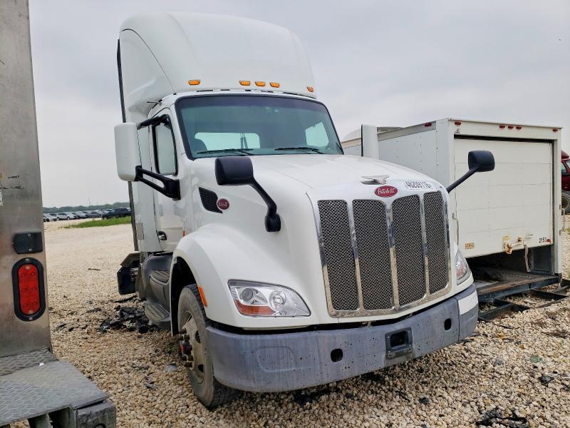 2017 Peterbilt 579 Semi Truck