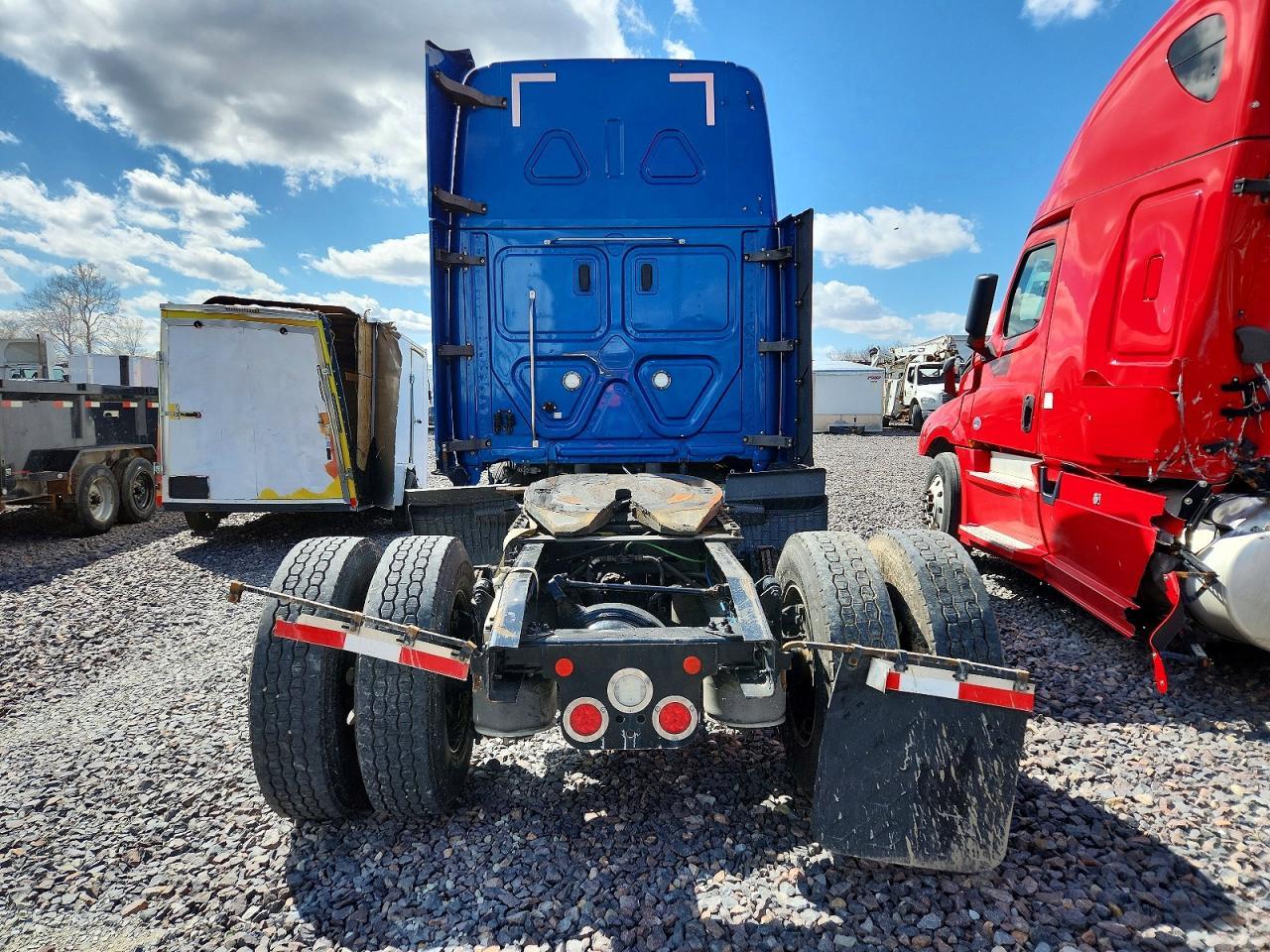 2020 Freightliner Cascadia 126