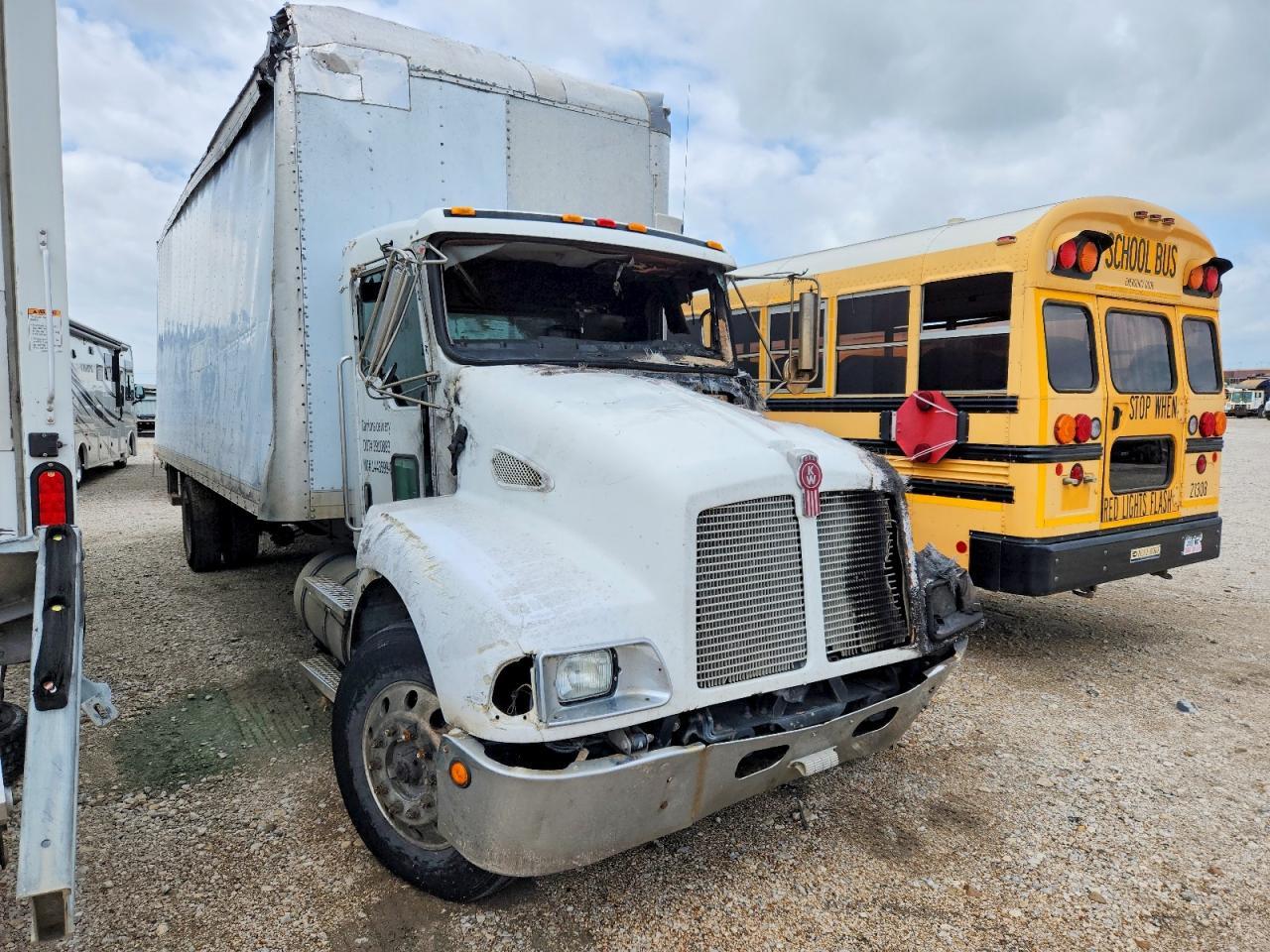 2005 Kenworth T300 BOX Truck