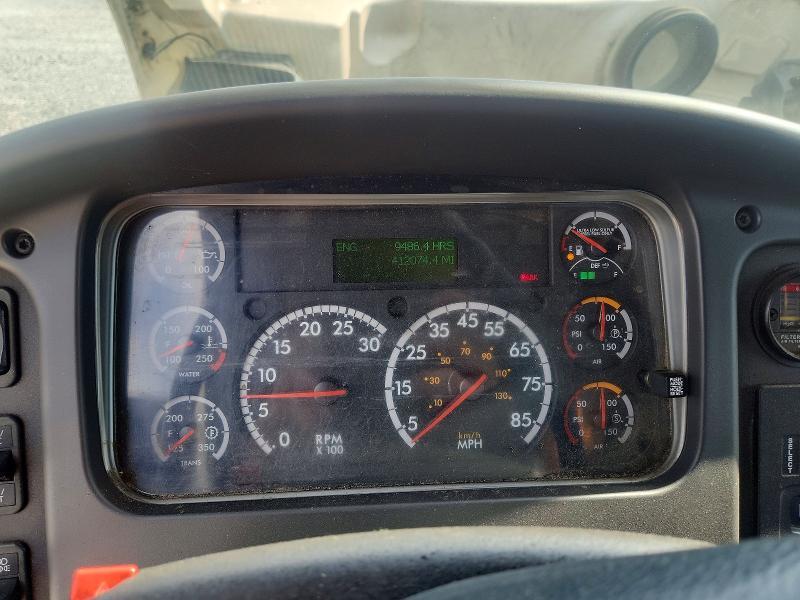 2016 Freigliner 2016 Freightliner Business Class M2 Flatbed Truck